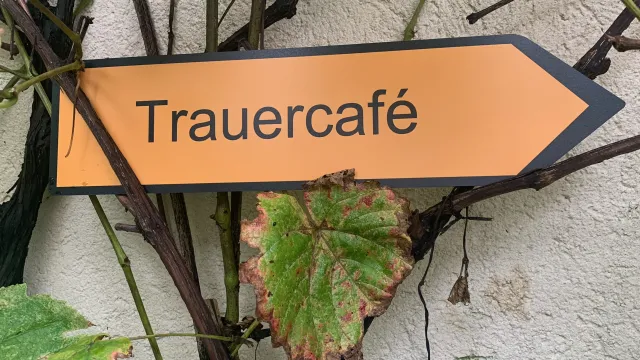 Trauercafé (Foto: Elisabeth Schirmer) Trauercafé (Foto: Elisabeth Schirmer)