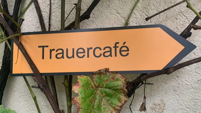 Trauercafé (Foto: Elisabeth Schirmer) Trauercafé (Foto: Elisabeth Schirmer)