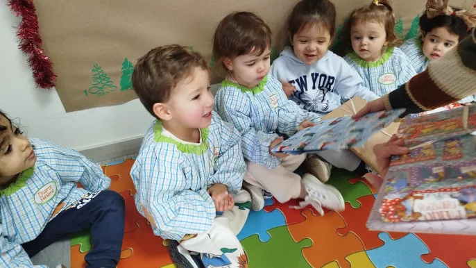 Kinder im „Centro Social da Cova e Gala“ in Portugal freuen sich über ein Geschenk aus dem Baselbiet (Foto: HEKS) Kinder im „Centro Social da Cova e Gala“ in Portugal freuen sich über ein Geschenk aus dem Baselbiet (Foto: HEKS)